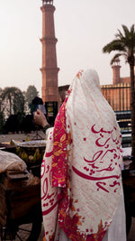 Load image into Gallery viewer, Chashm e Dil - Ivory Shawl
